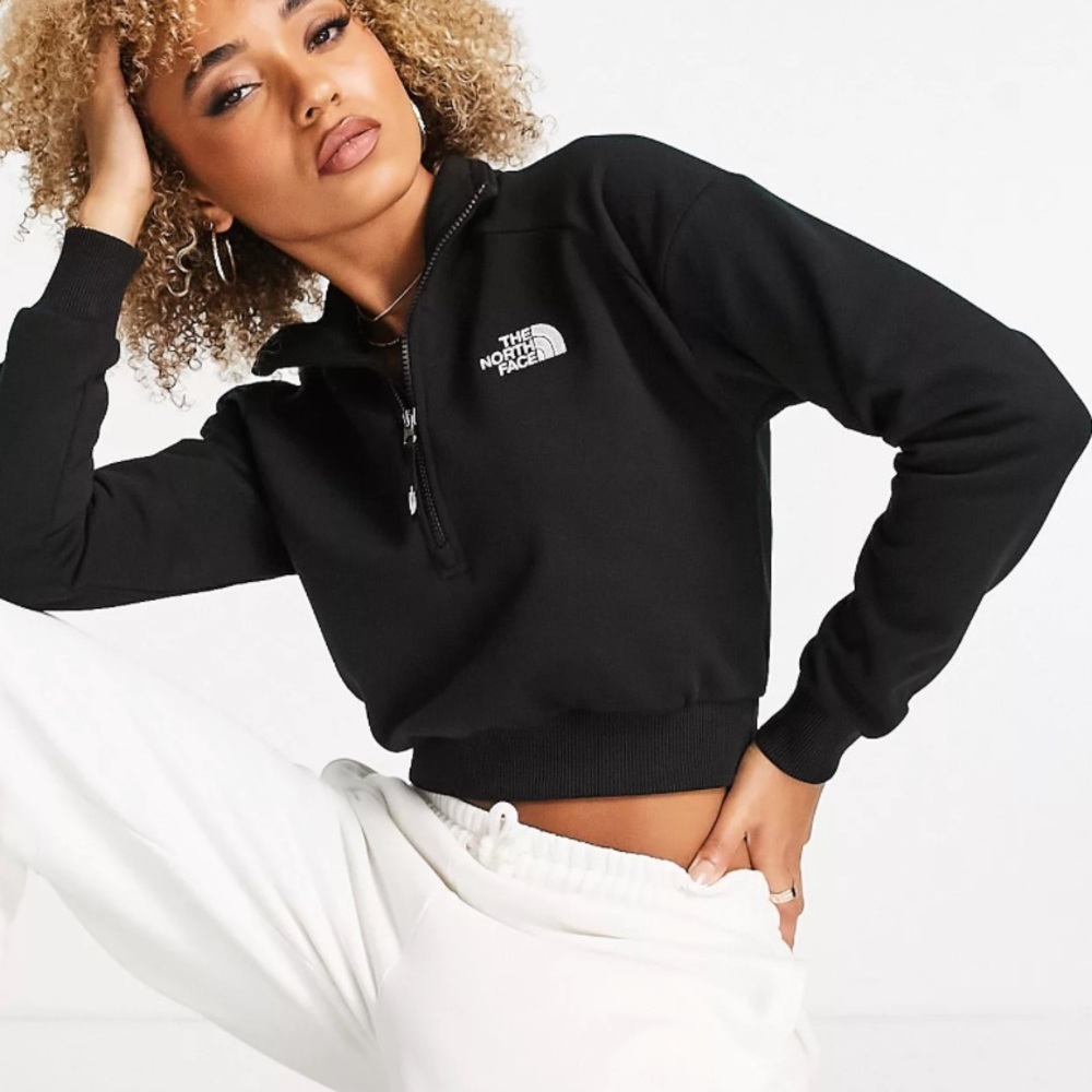 NWT The North Face cropped quarter zip sweatshirt in black